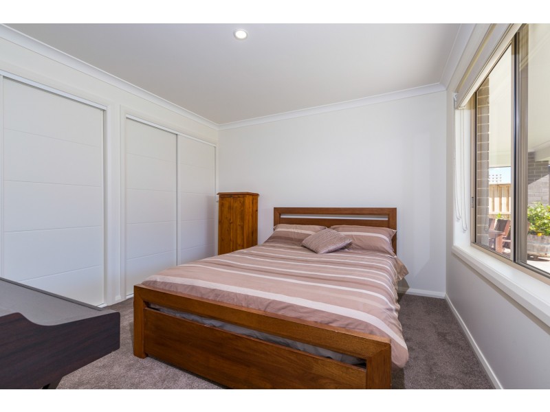 11 Dawarra Street, Tomakin NSW 2537