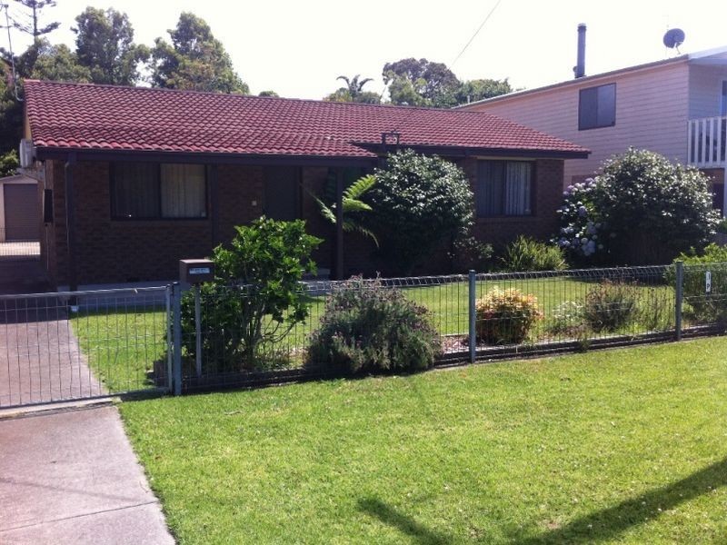 6 Yarralumla Crescent, Tomakin NSW 2537