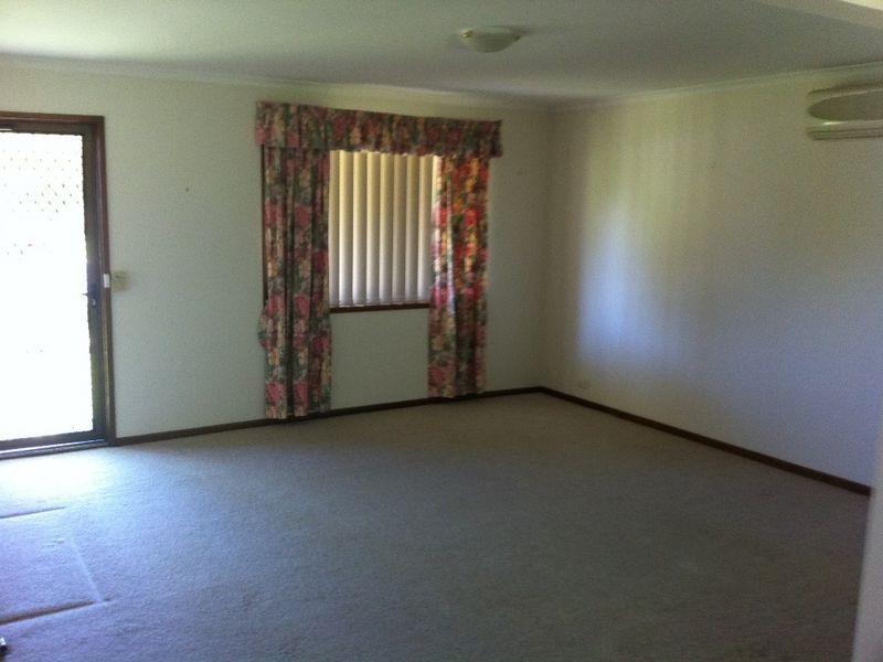 6 Yarralumla Crescent, Tomakin NSW 2537