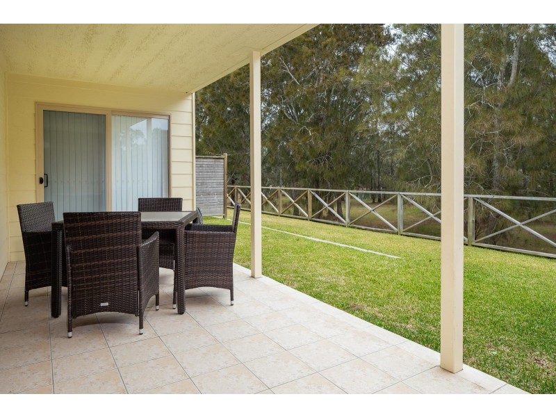 4/2162 George Bass Drive, Tomakin NSW 2537
