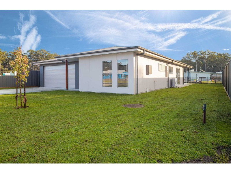 27 Woolabar Drive, Broulee NSW 2537