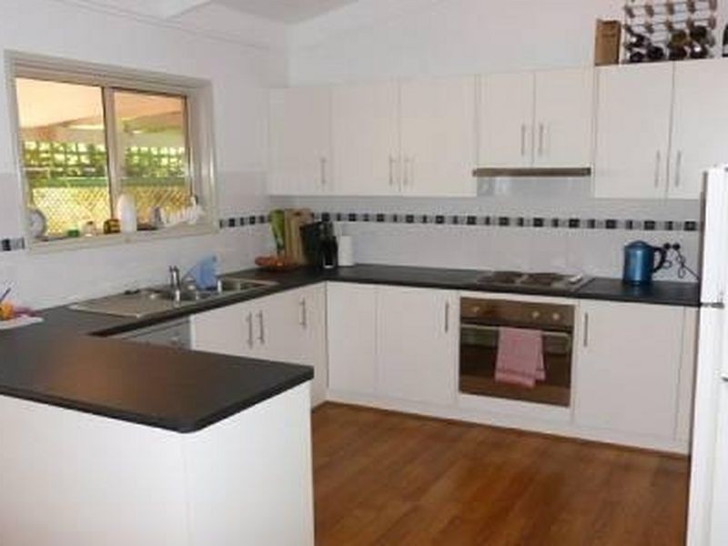 49 Victoria Road, Clare SA 5453