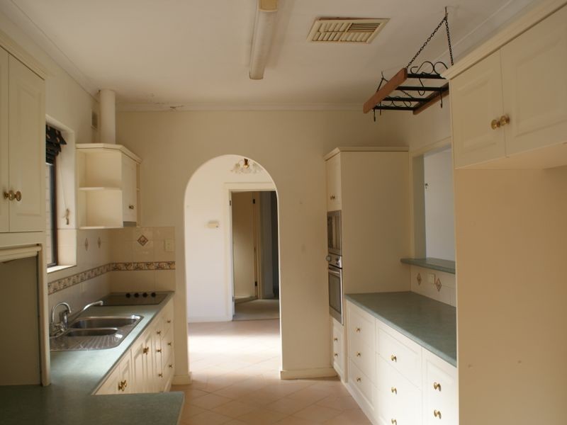 3 East View Street, Clare SA 5453