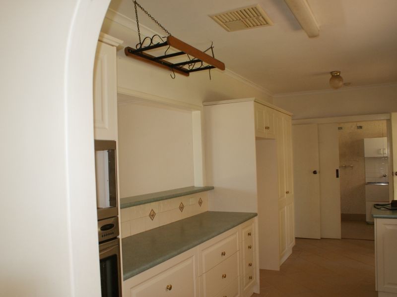 3 East View Street, Clare SA 5453