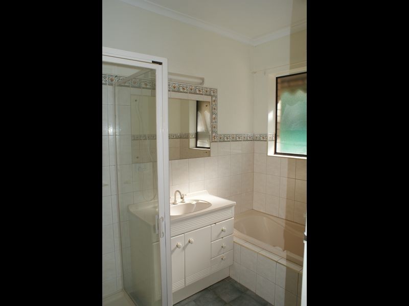 3 East View Street, Clare SA 5453