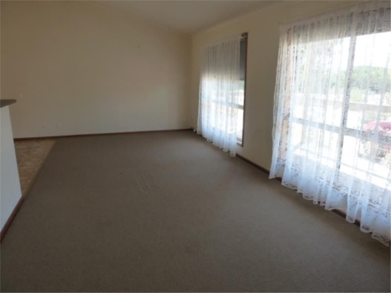 27 Dame Street, Clare SA 5453