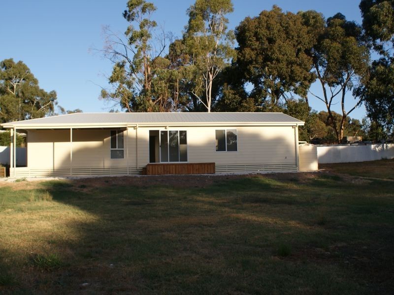 4 Newton Long Court, Clare SA 5453