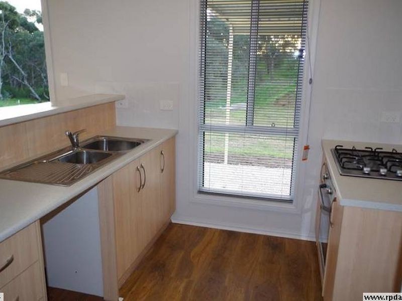 4 Newton Long Court, Clare SA 5453