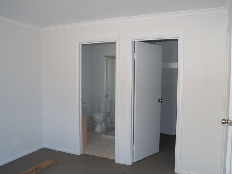 4 Newton Long Court, Clare SA 5453