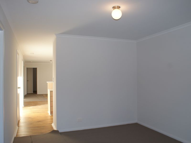 4 Newton Long Court, Clare SA 5453