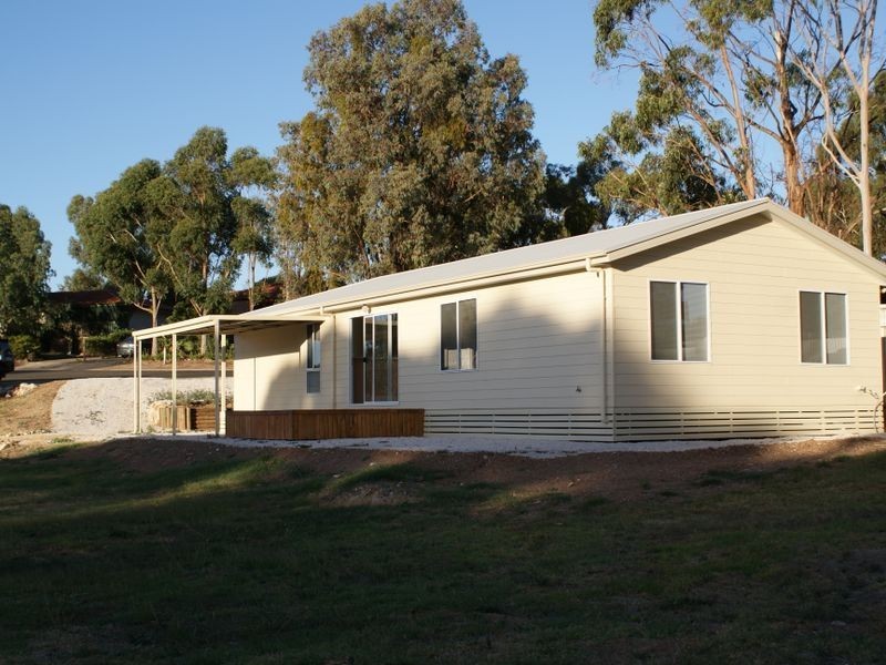 4 Newton Long Court, Clare SA 5453