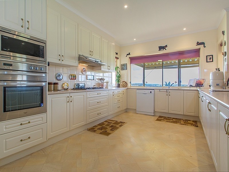 32 Hubbe Road Stanley Flat, Clare SA 5453