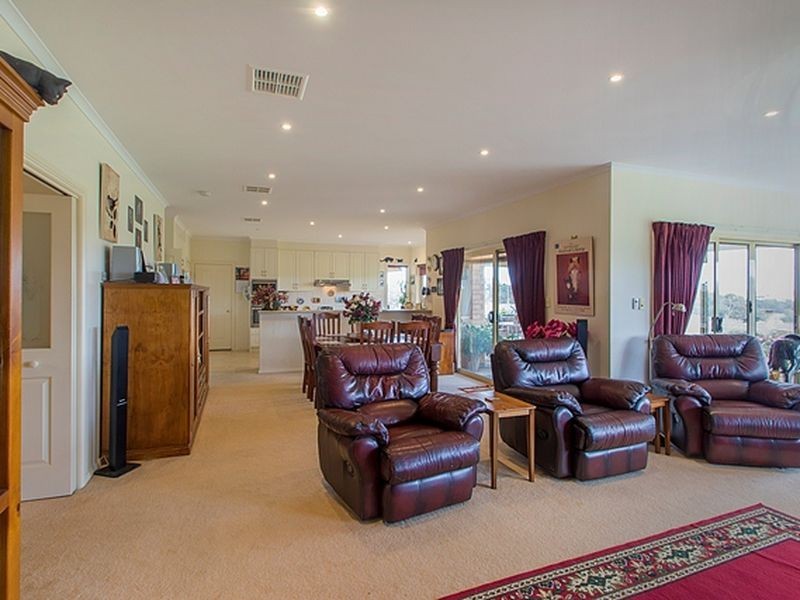 32 Hubbe Road Stanley Flat, Clare SA 5453