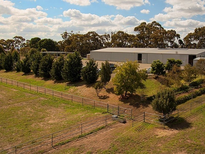 32 Hubbe Road Stanley Flat, Clare SA 5453