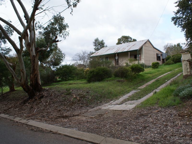 4 York Road, Clare SA 5453