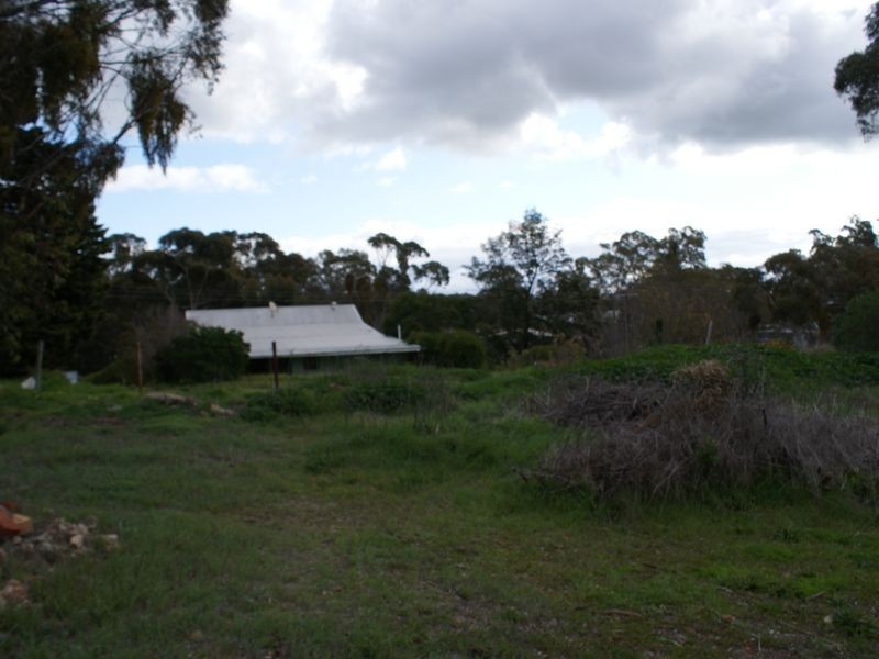 4 York Road, Clare SA 5453