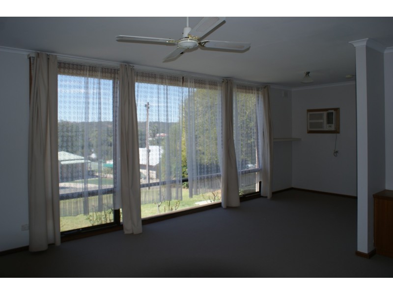 33 West Terrace, Clare SA 5453