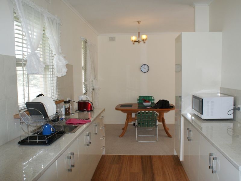 14 Powell Street, Clare SA 5453