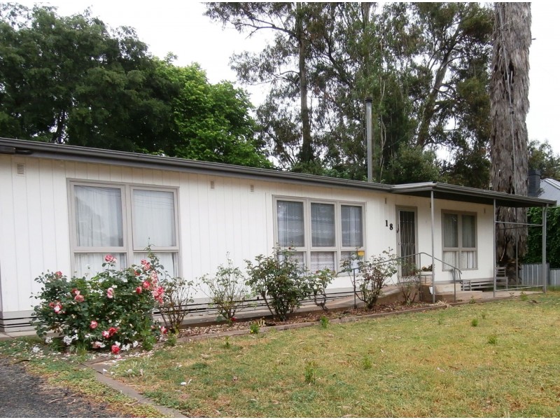 18 Strickland Street, Clare SA 5453