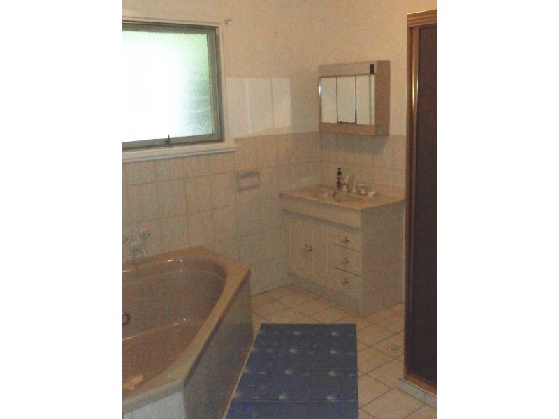 18 Strickland Street, Clare SA 5453