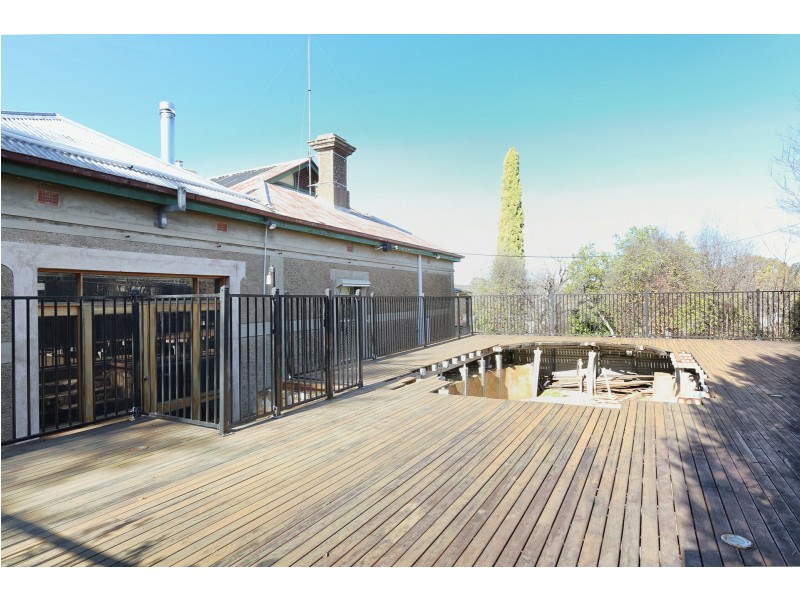 7 Harriett Street, Clare SA 5453