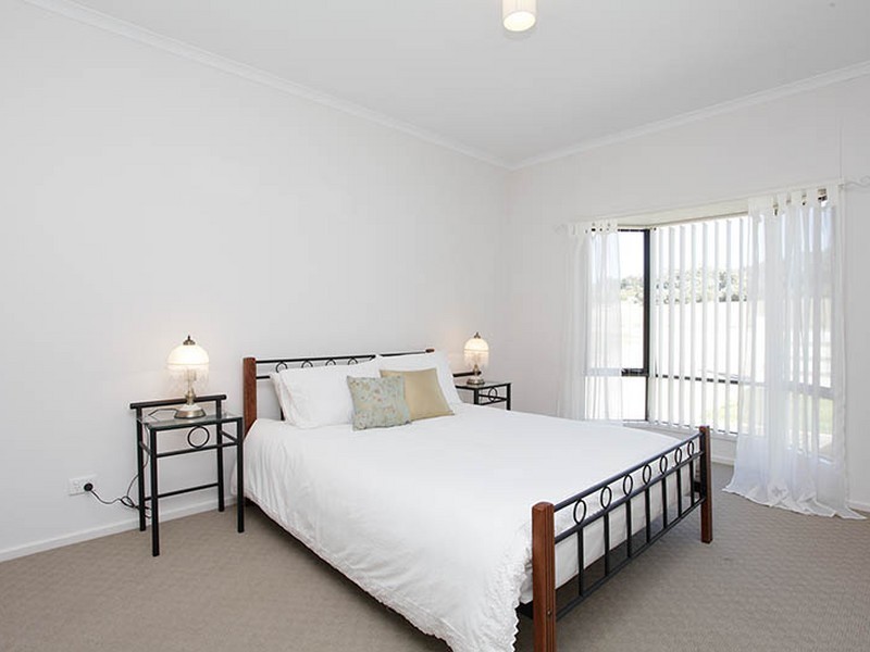 15 Sheoak Road, Watervale SA 5452