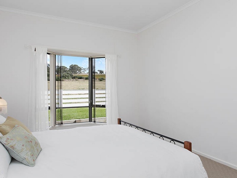 15 Sheoak Road, Watervale SA 5452