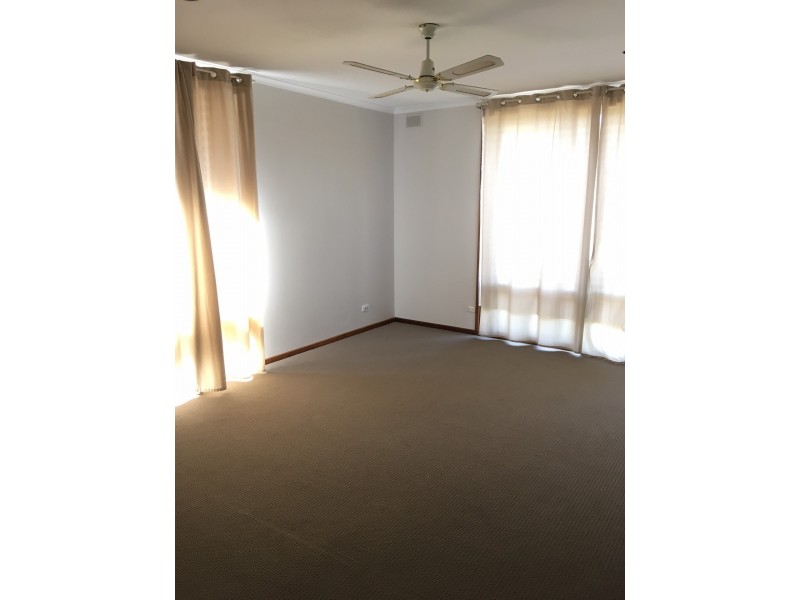 33 West Terrace, Clare SA 5453