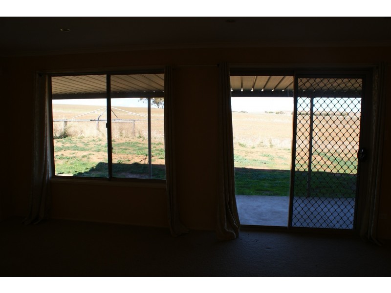 2 Raglan Street, Auburn SA 5451