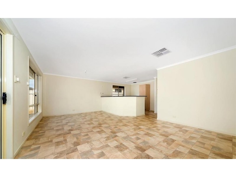 19 Cairns Crescent, Riverton SA 5412