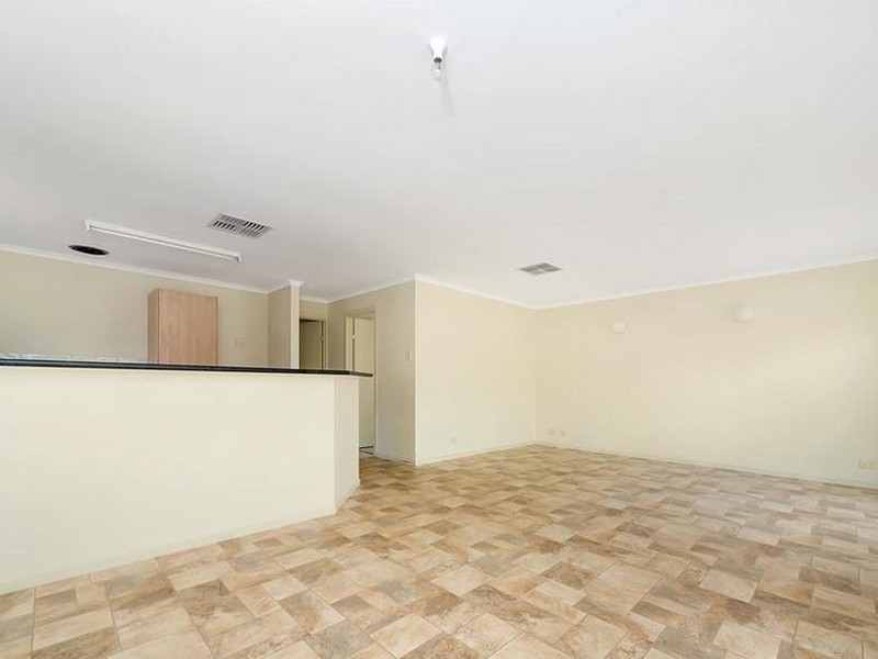 19 Cairns Crescent, Riverton SA 5412