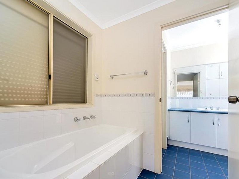 19 Cairns Crescent, Riverton SA 5412