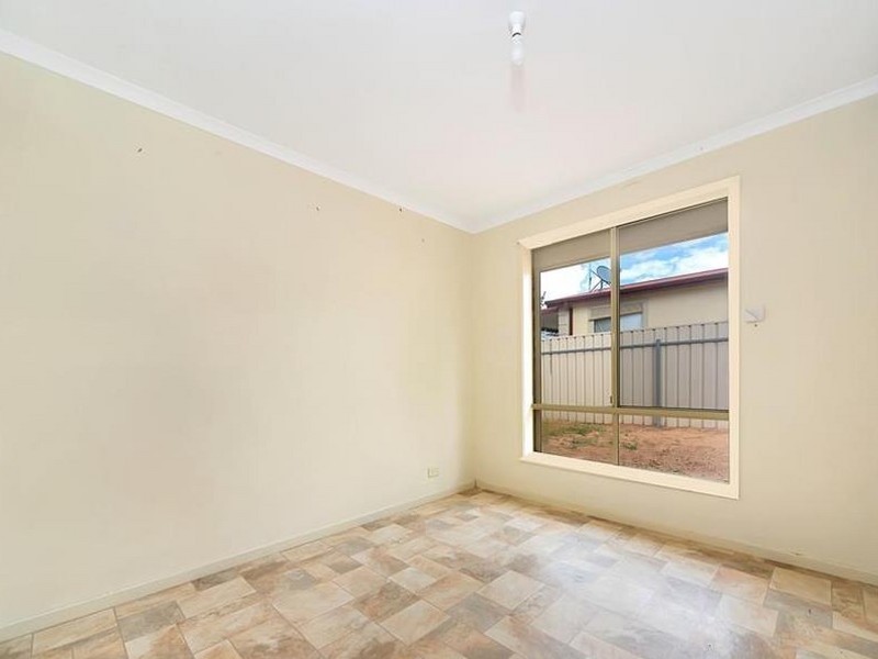 19 Cairns Crescent, Riverton SA 5412