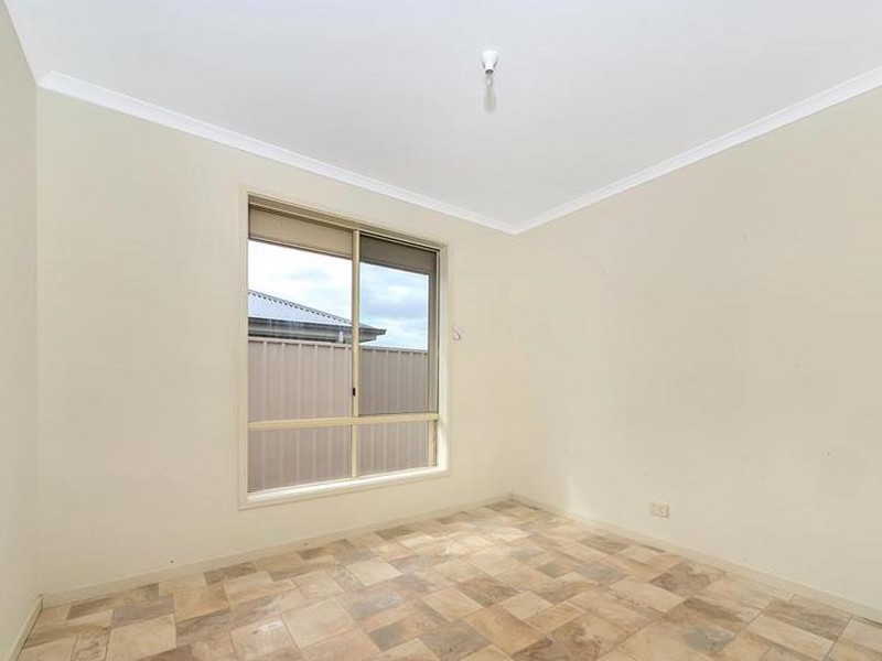 19 Cairns Crescent, Riverton SA 5412