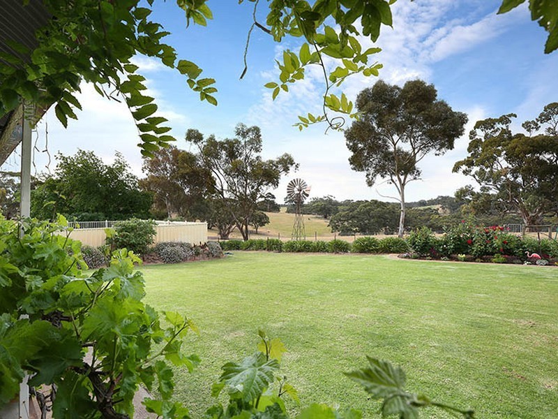 65 Muanu Road Spring Gully, Clare SA 5453
