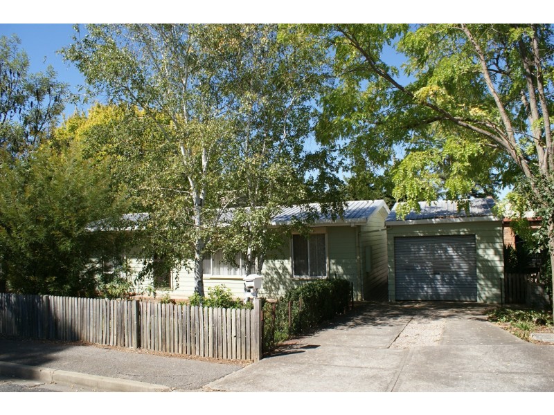 2 Tilbrook Avenue, Clare SA 5453