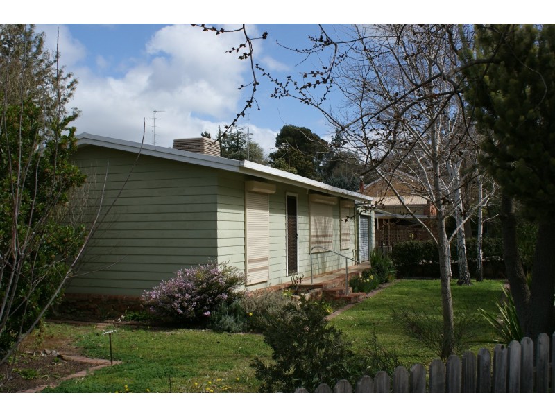 2 Tilbrook Avenue, Clare SA 5453