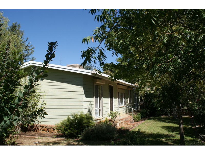 2 Tilbrook Avenue, Clare SA 5453