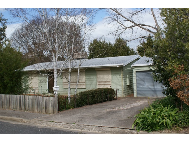 2 Tilbrook Avenue, Clare SA 5453