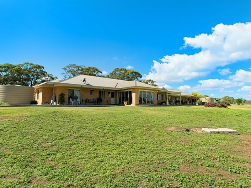 32 Hubbe Road Stanley Flat, Clare SA 5453