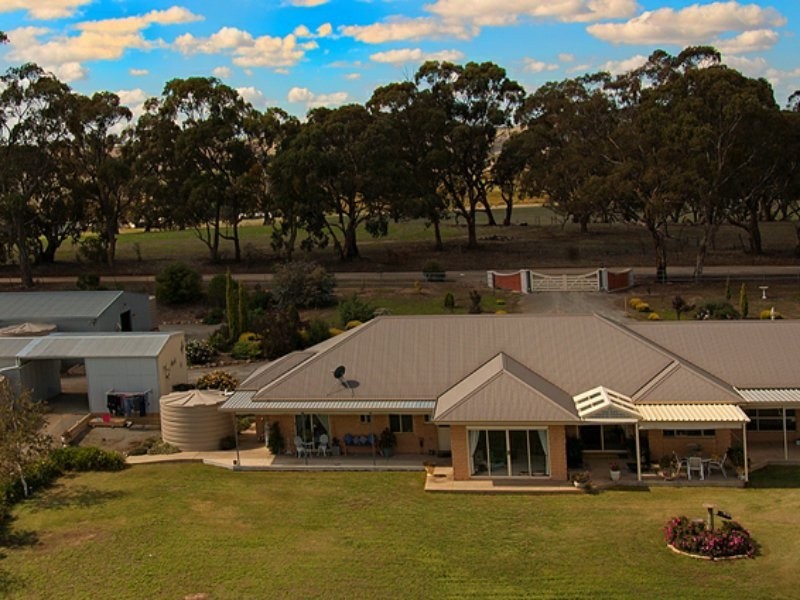 32 Hubbe Road Stanley Flat, Clare SA 5453