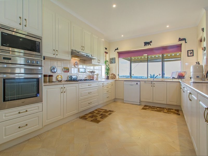 32 Hubbe Road Stanley Flat, Clare SA 5453