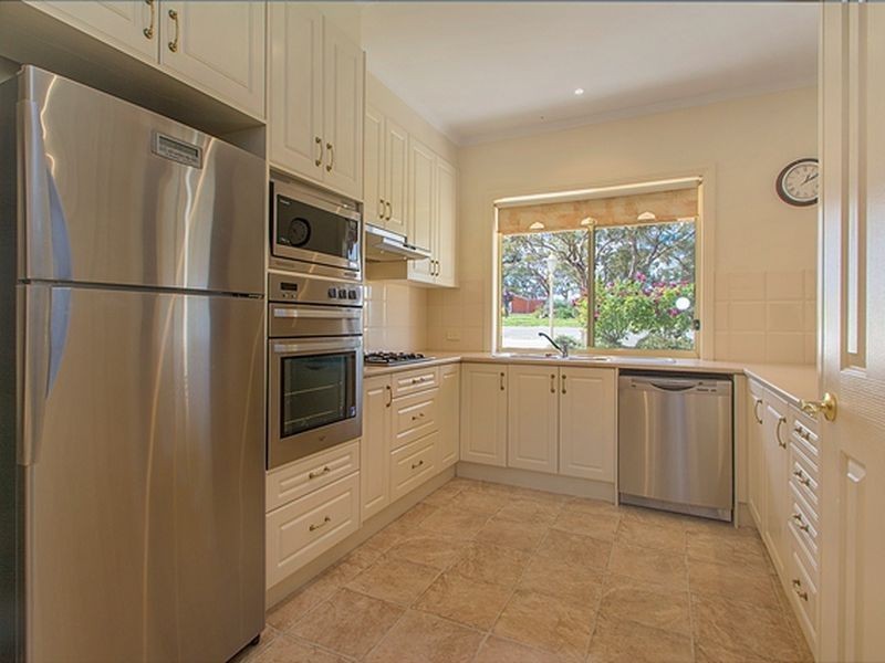 32 Hubbe Road, Clare SA 5453