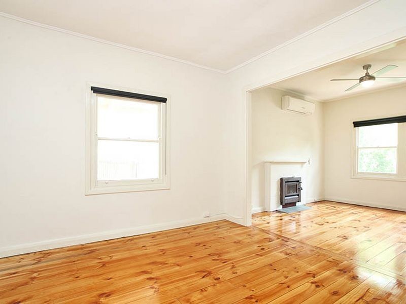 5 Young Street, Clare SA 5453