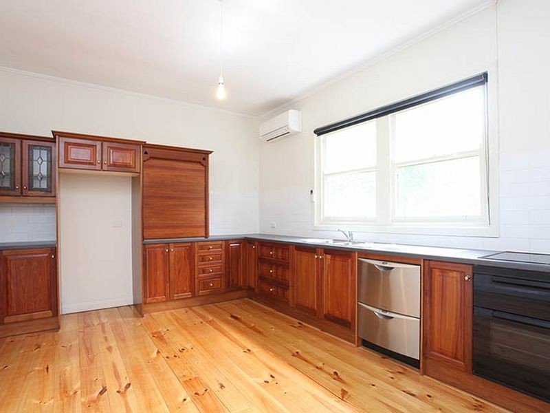 5 Young Street, Clare SA 5453