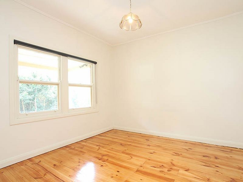 5 Young Street, Clare SA 5453