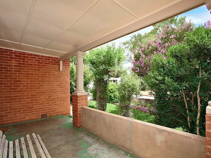 5 Young Street, Clare SA 5453