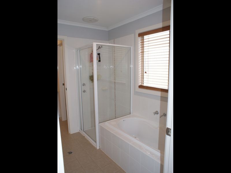 2d Opie Street, Clare SA 5453