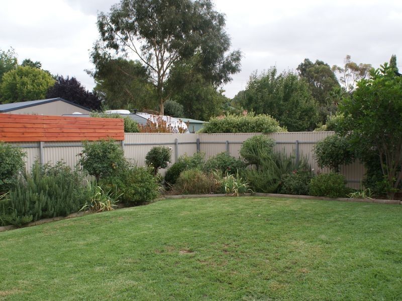 2d Opie Street, Clare SA 5453