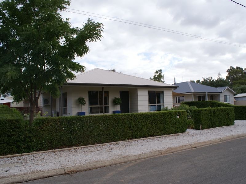 2d Opie Street, Clare SA 5453